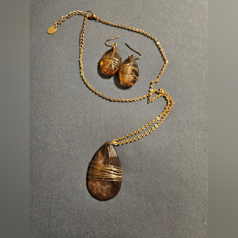 Set of wire wrapped stones, earrings and necklace
